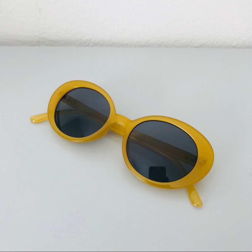 Retro 90s Clout Oval Sunglasses